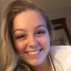 Meet your Posher, Abigail